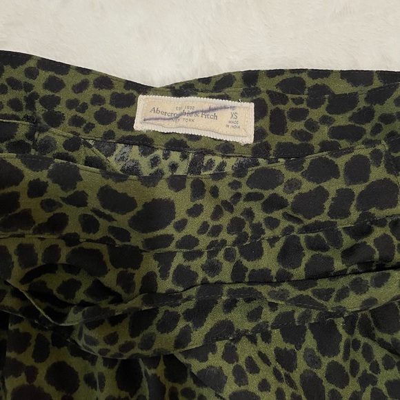 NWOT Abercrombie & Fitch Wrap Tie Mini Skirt - XS/S - Animal Print​ - Picture 7 of 8